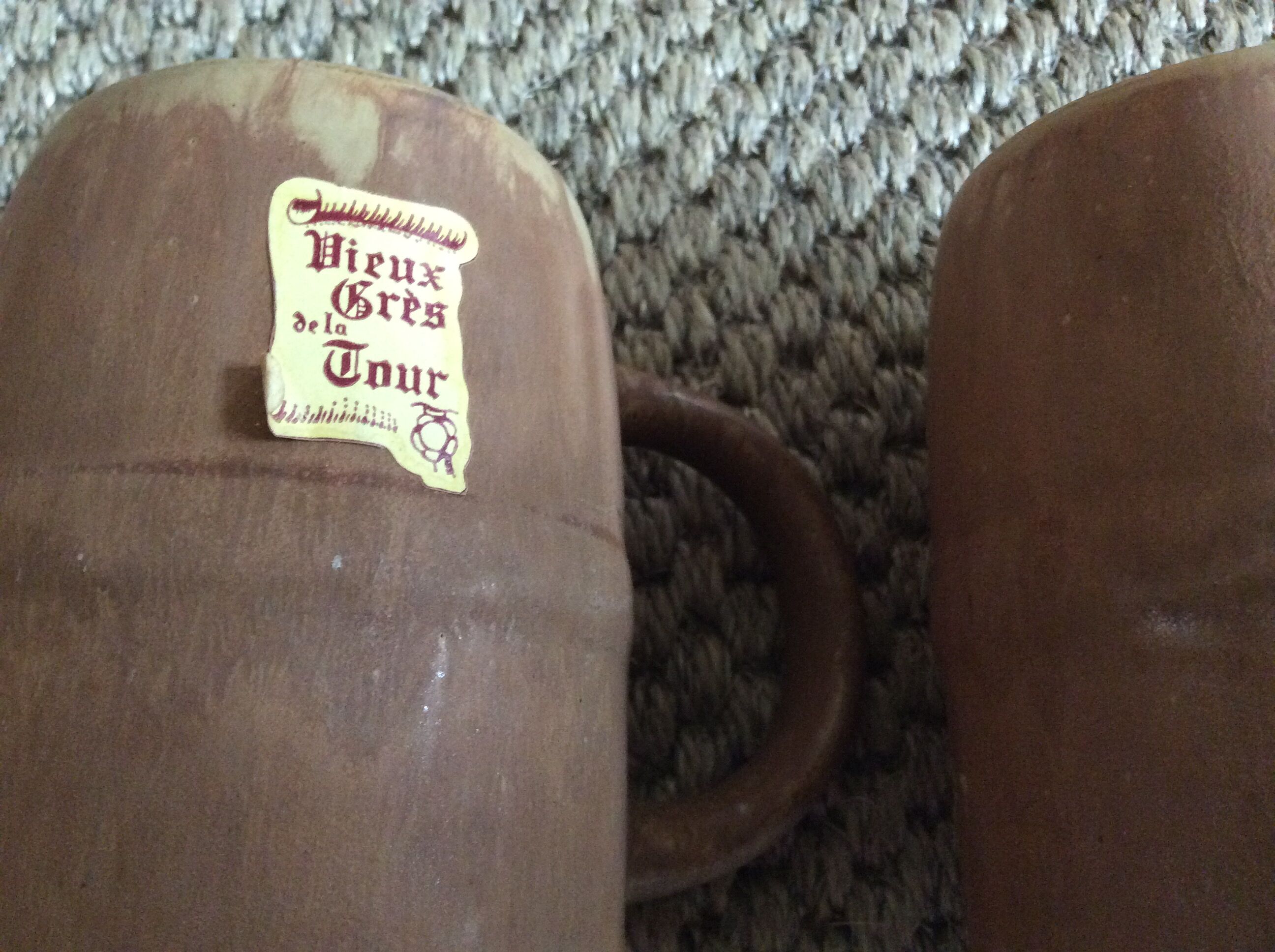 Series of 2 sandstone mugs