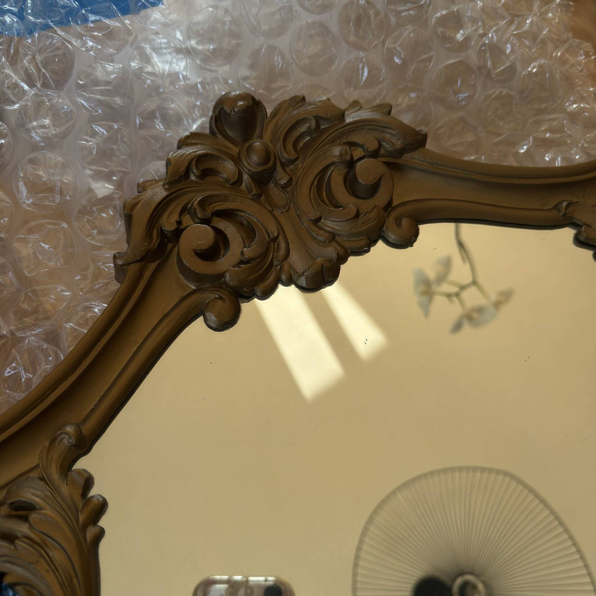 Miroir ancien style Louis XV Rocaille avec cadre sculpté