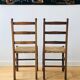 Paire de chaises rustiques en bois et assises paillées