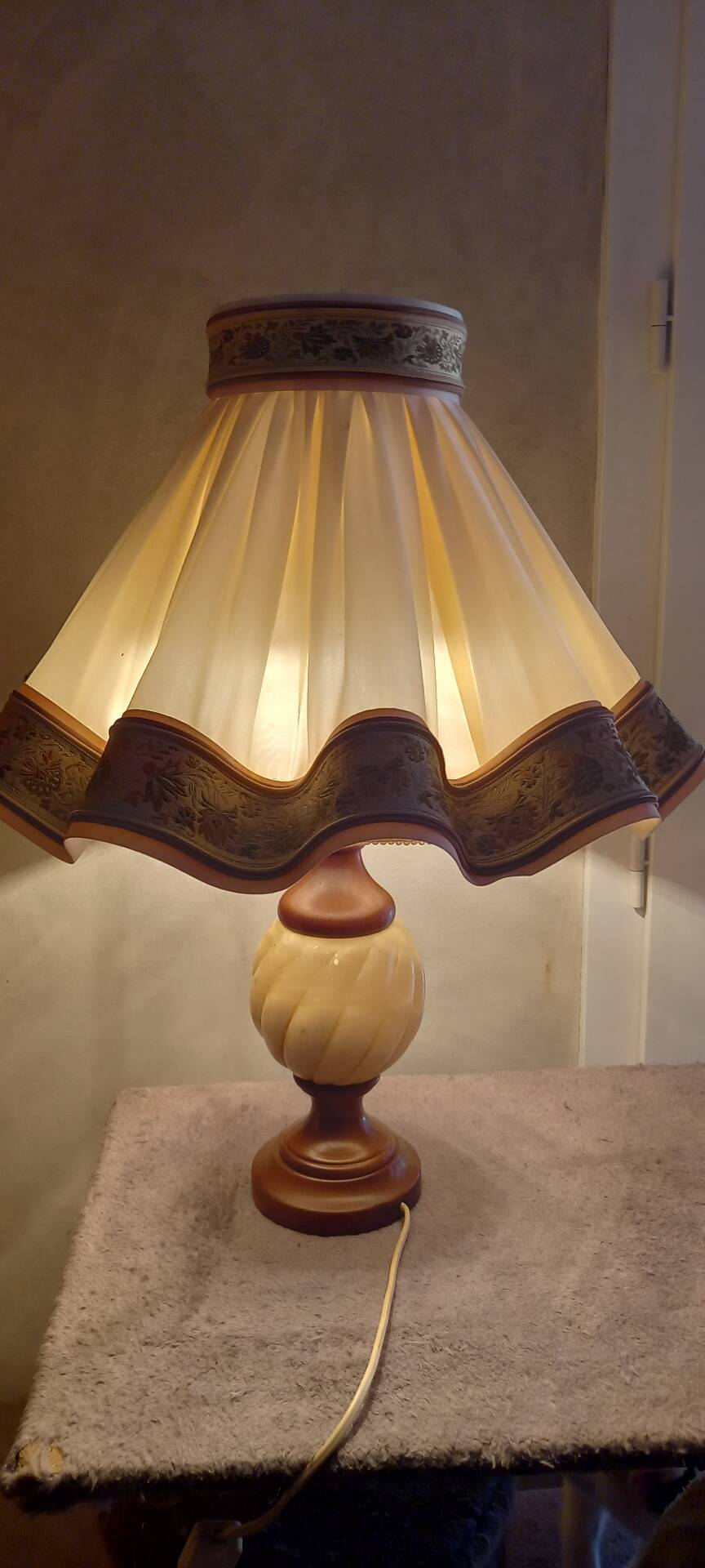Grande lampe à poser albâtre et bois