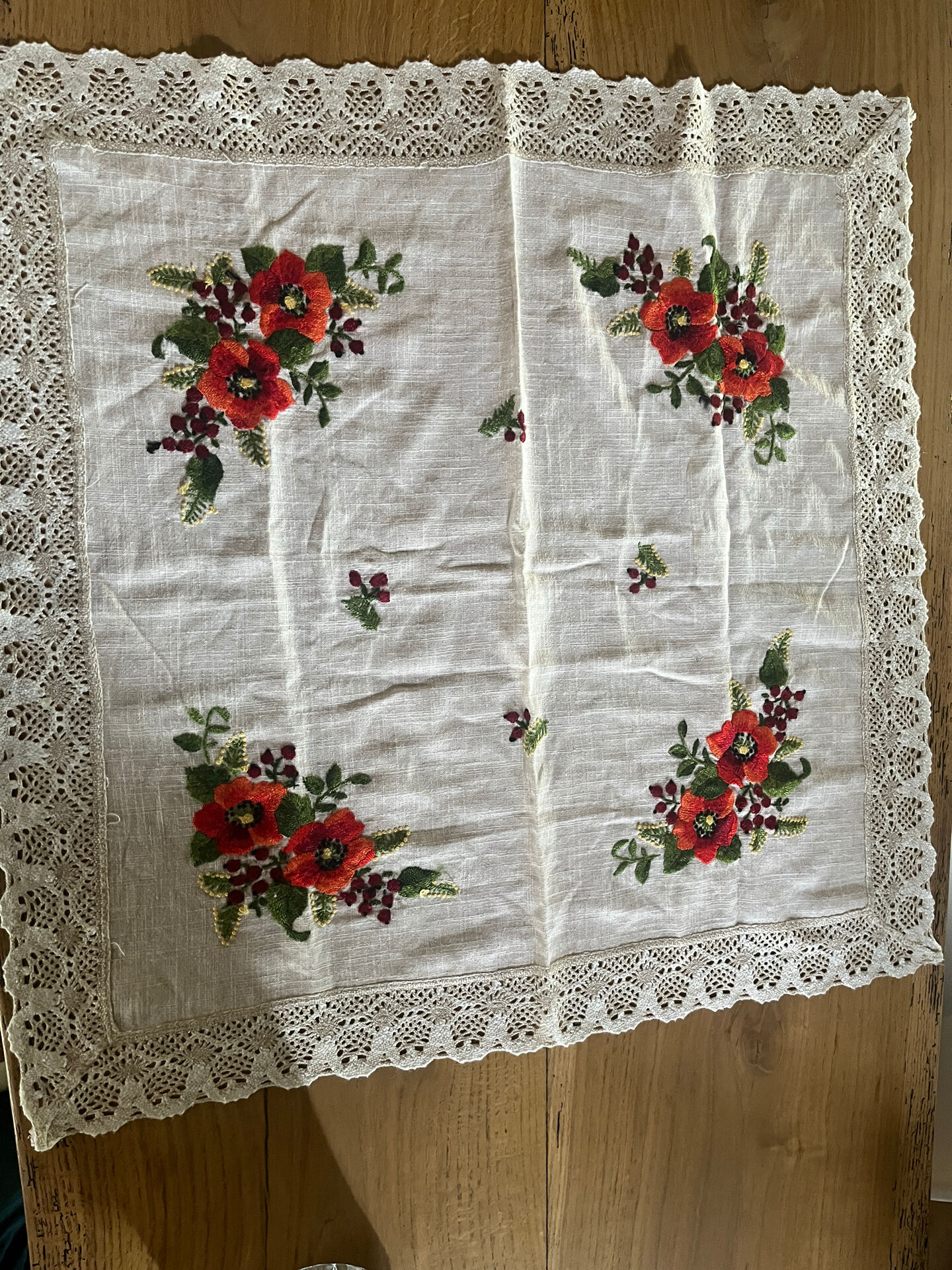 Linen tablecloth with embroidered flowers