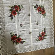 Nappe en lin fleurs brodées