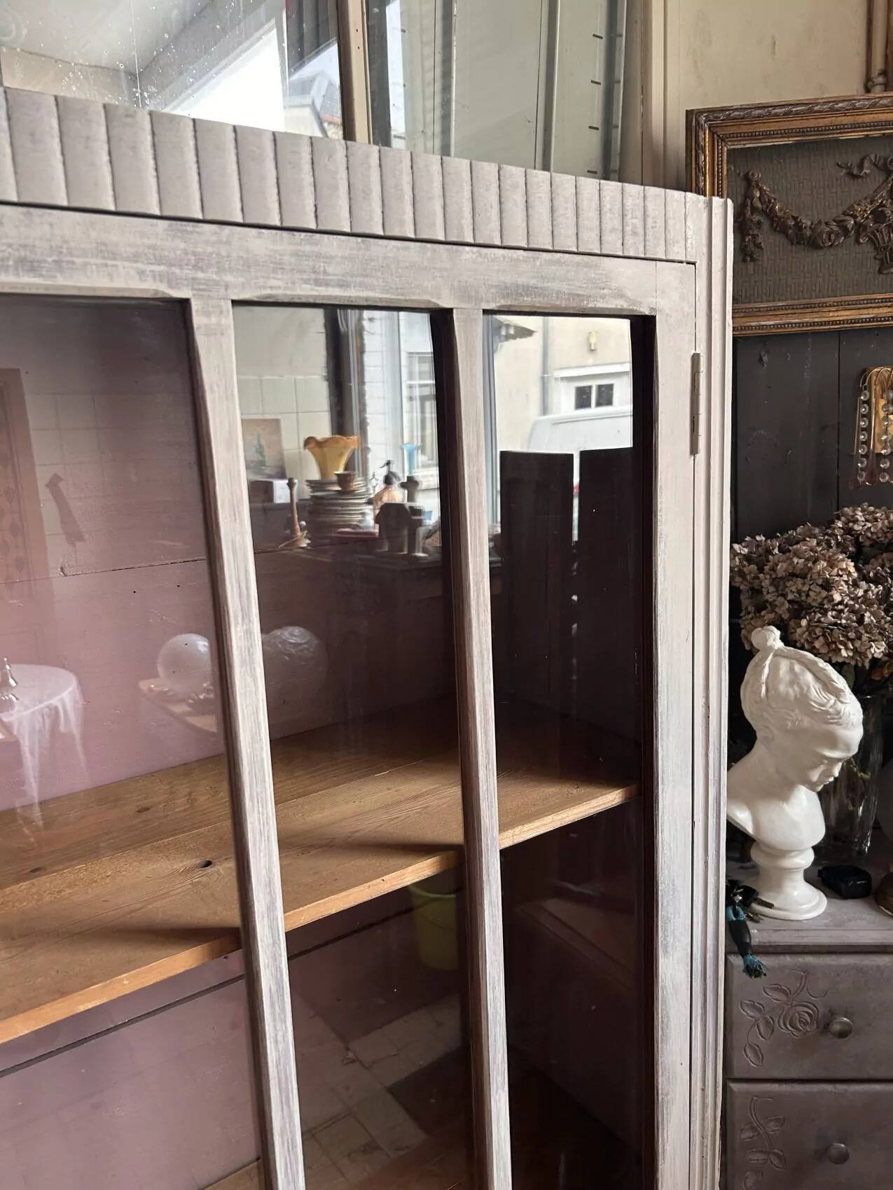 Small Parisian Art Deco glass cabinet with white patina - a timeless classic.