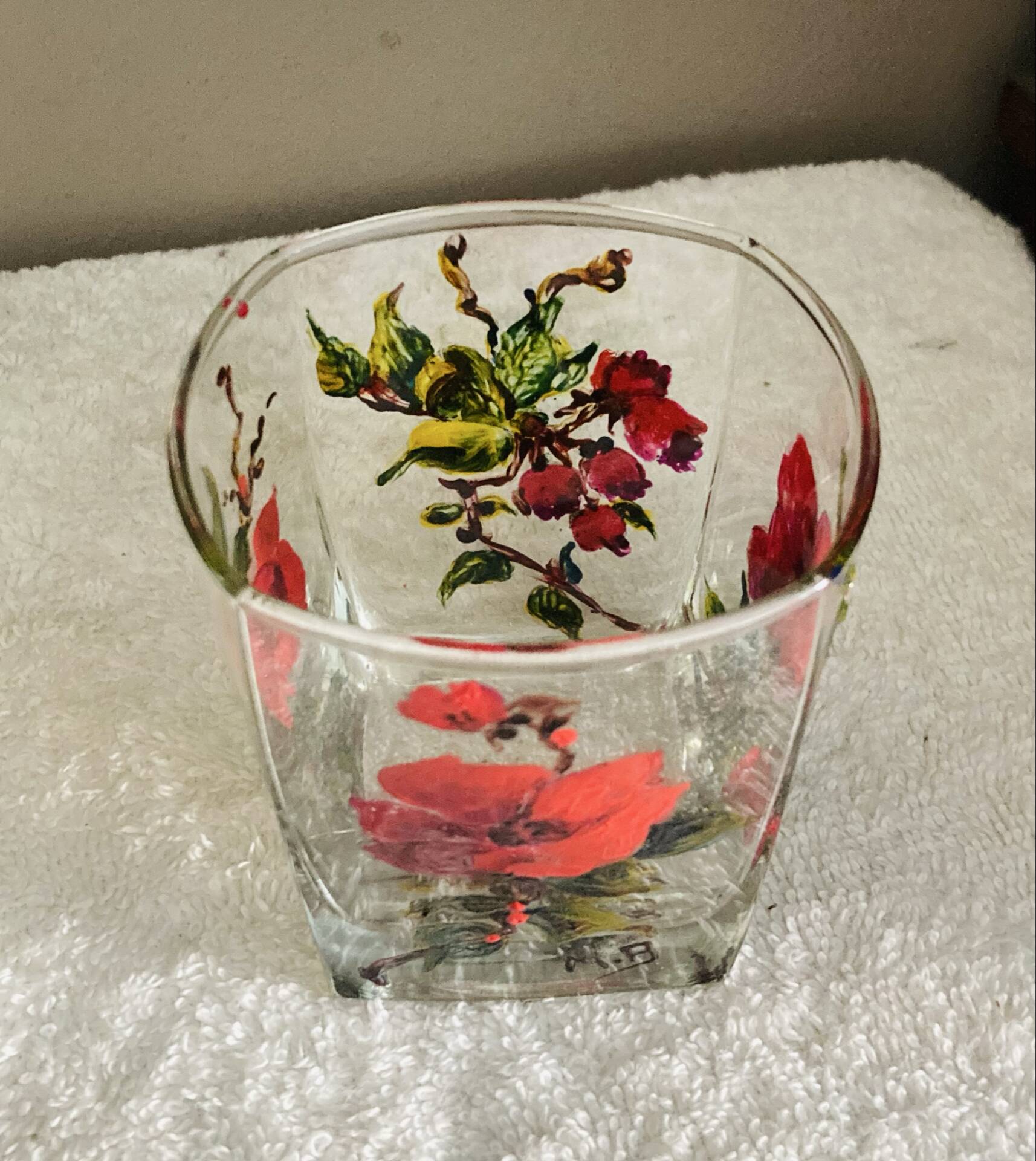 Unique whisky glass with a poppy design, handmade and signed by M.B.