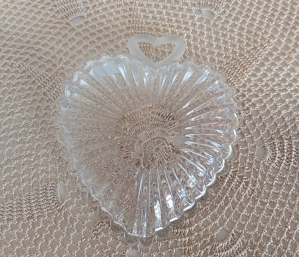 Vintage German Cut Crystal Heart-Shaped vide-poche by Walther Glas / Evita