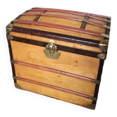 "Le Louvre Paris" curved trunk 70x50x65