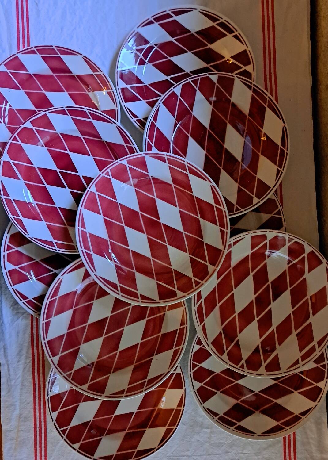 Suite of 11 plates and tureen Digoin Saarguemines