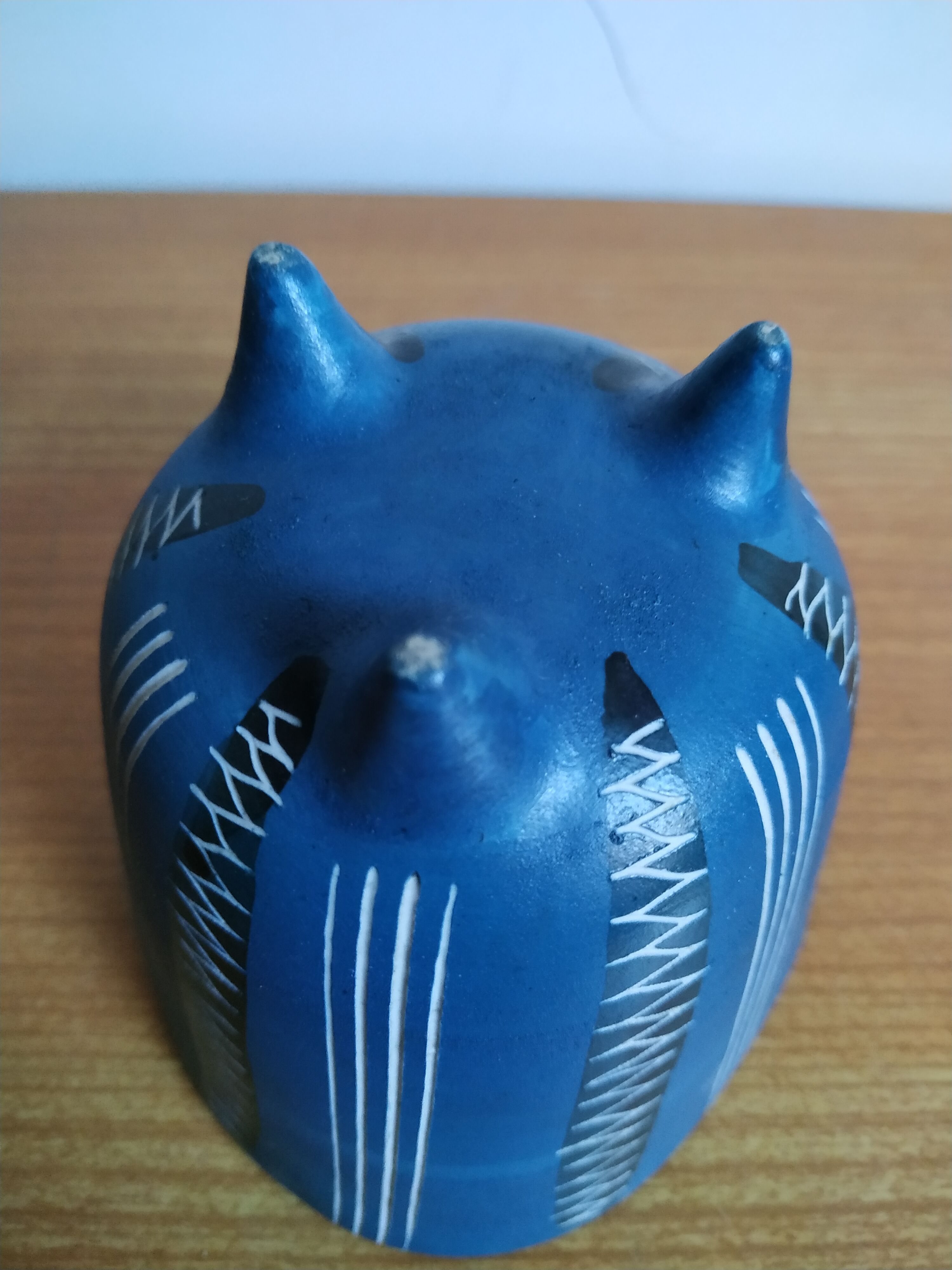 Small tripod cut in ceramic typical of the 50s