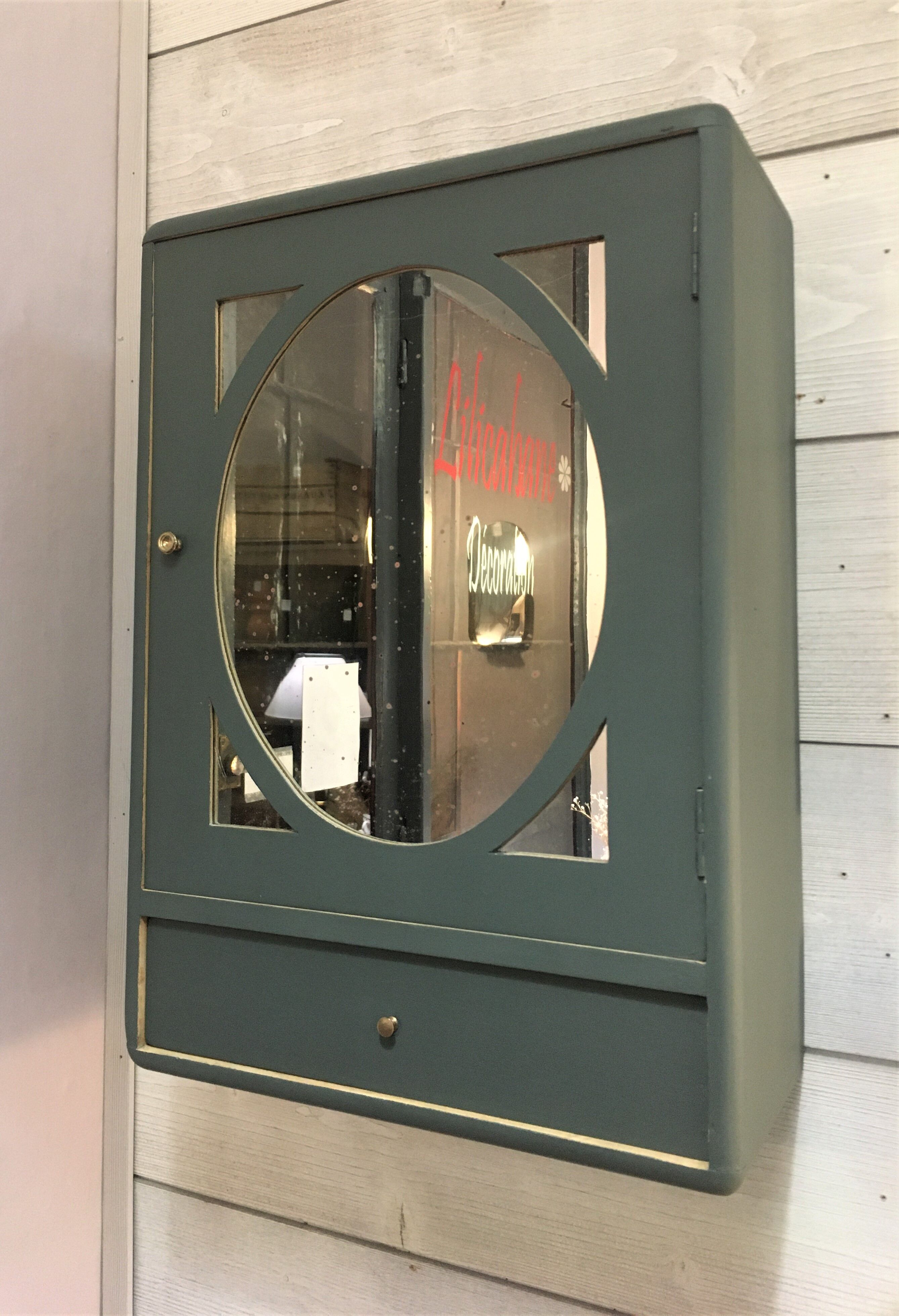 Wall-mounted toilet cabinet