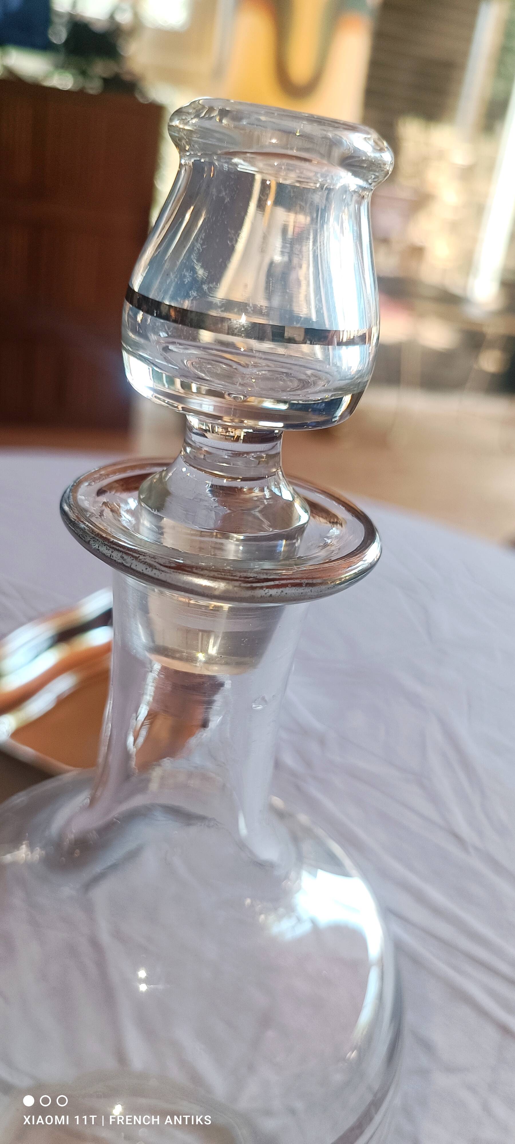 Blown glass decanter, engraved and chiselled. Made in France.