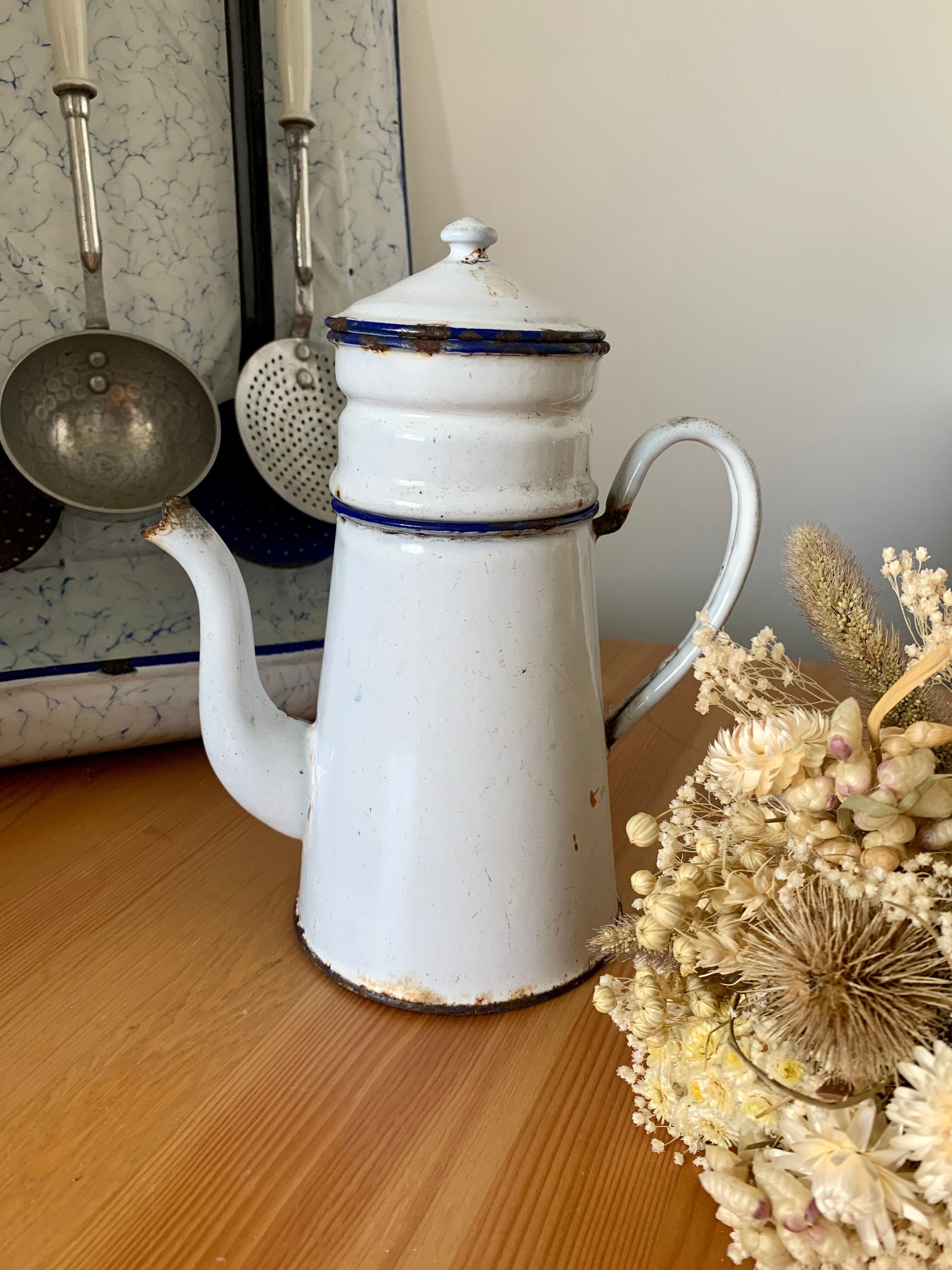 Old enamelled coffee maker