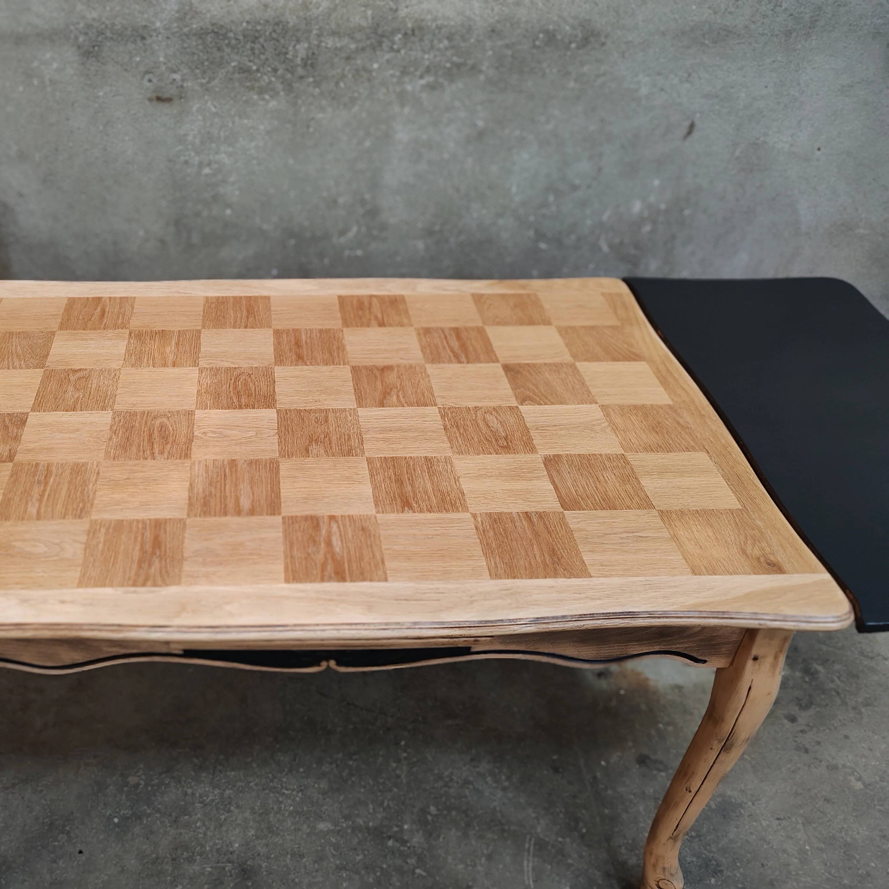 Checkerboard table with extension