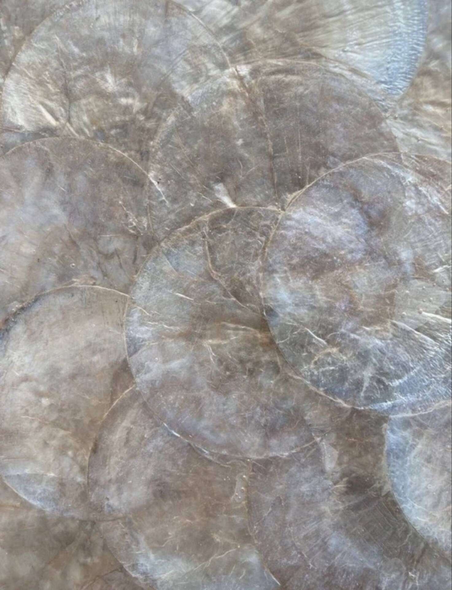 Mother-of-pearl plate