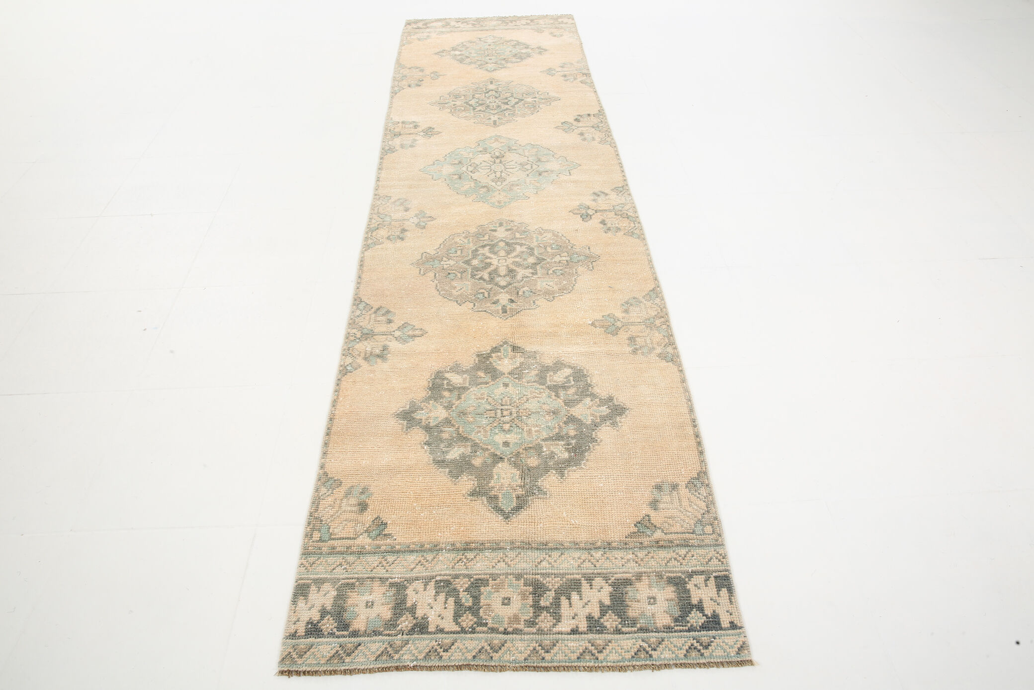 3x11 Turkish Classic Runner Rug, 89x327Cm