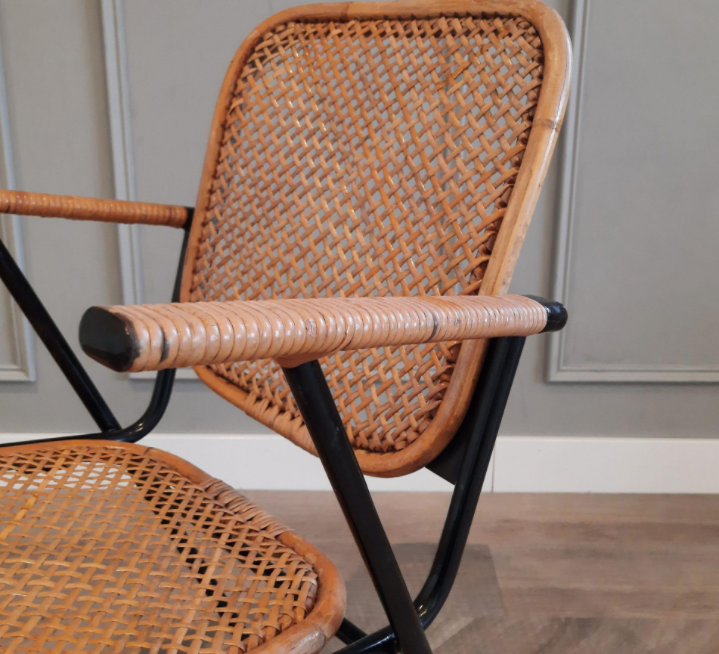 1950s chair in black metal and braided rattan
