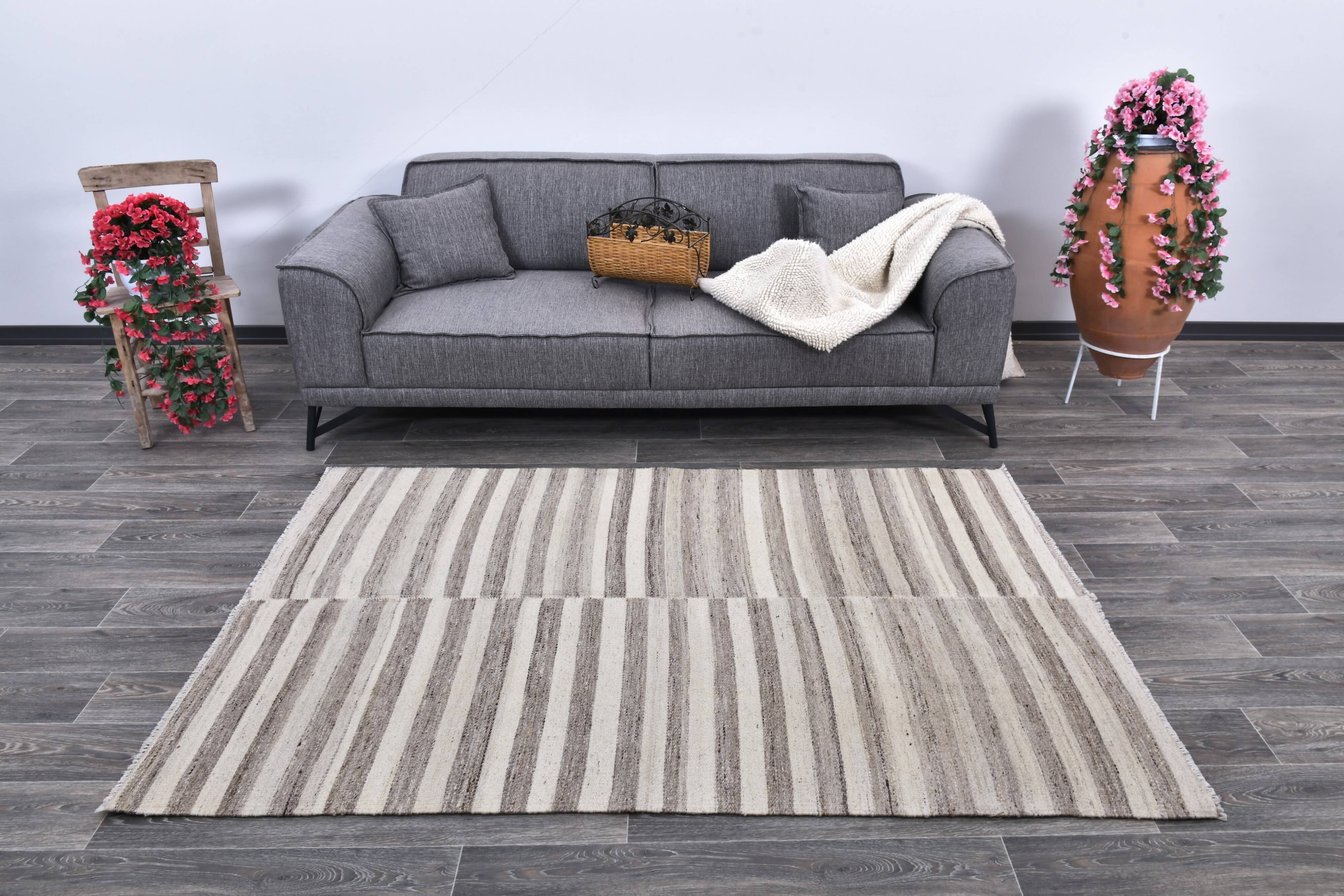 small kilim rug, vintage wool kilim carpet 137x212 cm , hand made carpet.