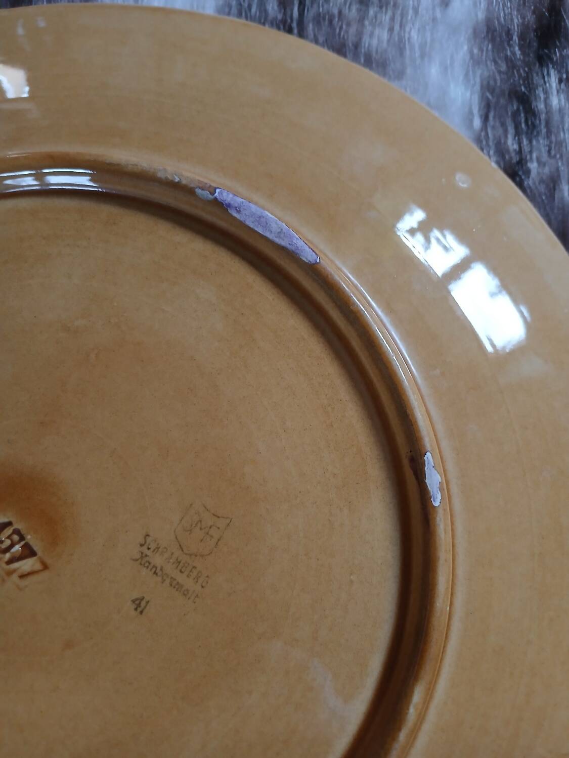 Plat rond vintage en majolique