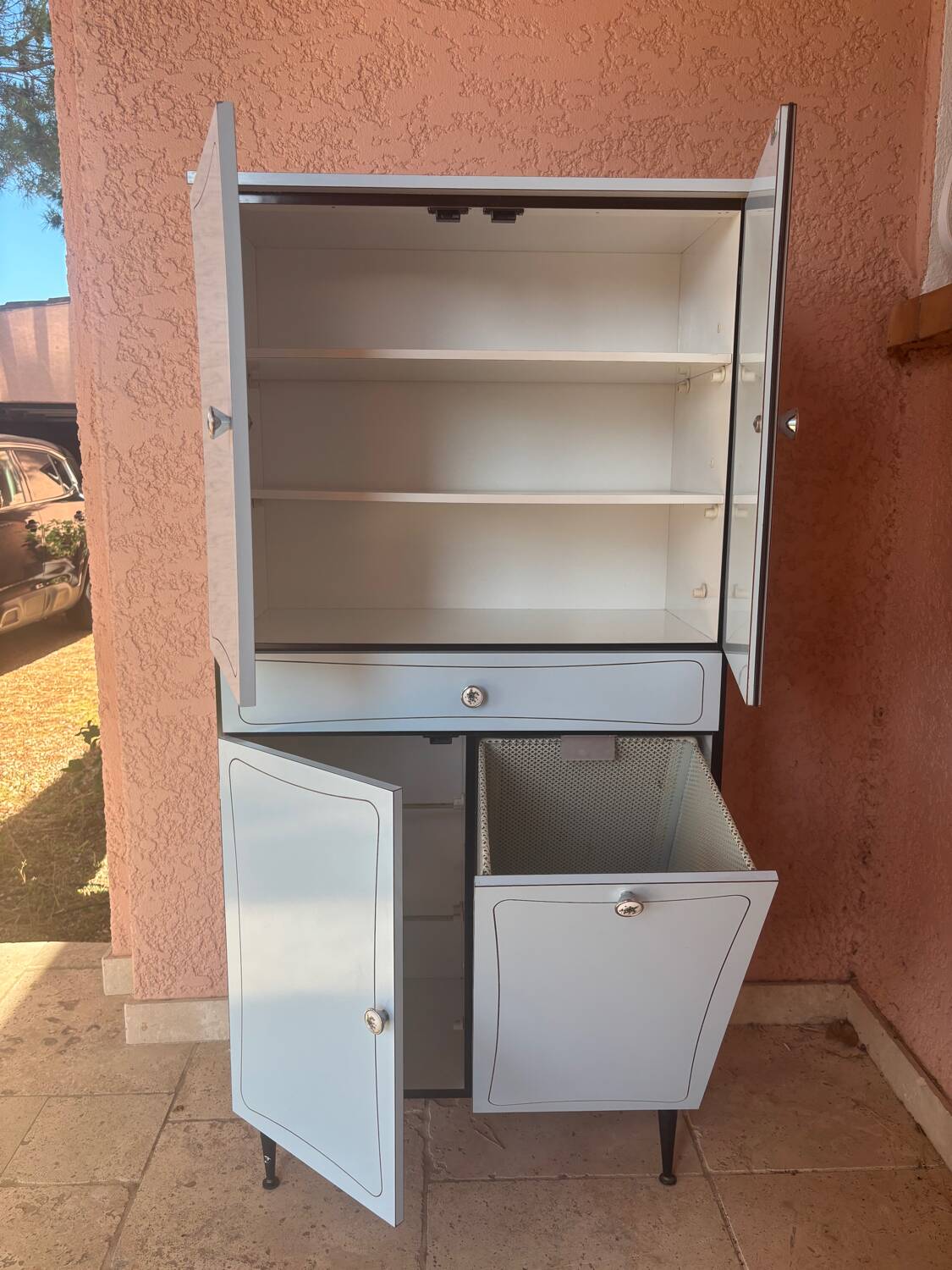 Armoire de salle de bain bleue