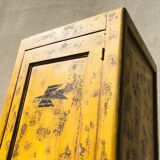 Wardrobe locker room paris post