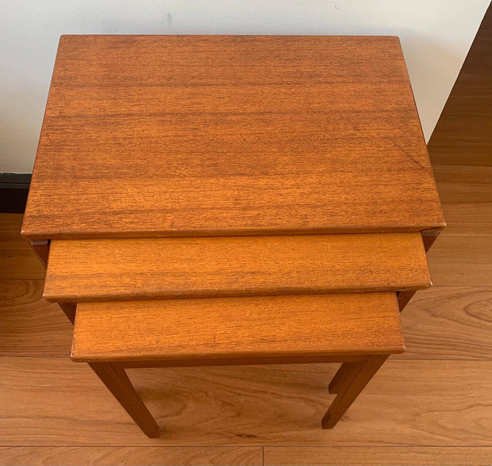 3 tables gigognes en teck massif design McIntosh, années 60