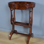 Table vide-poche en ronce d’acajou, époque Empire – début XIXe