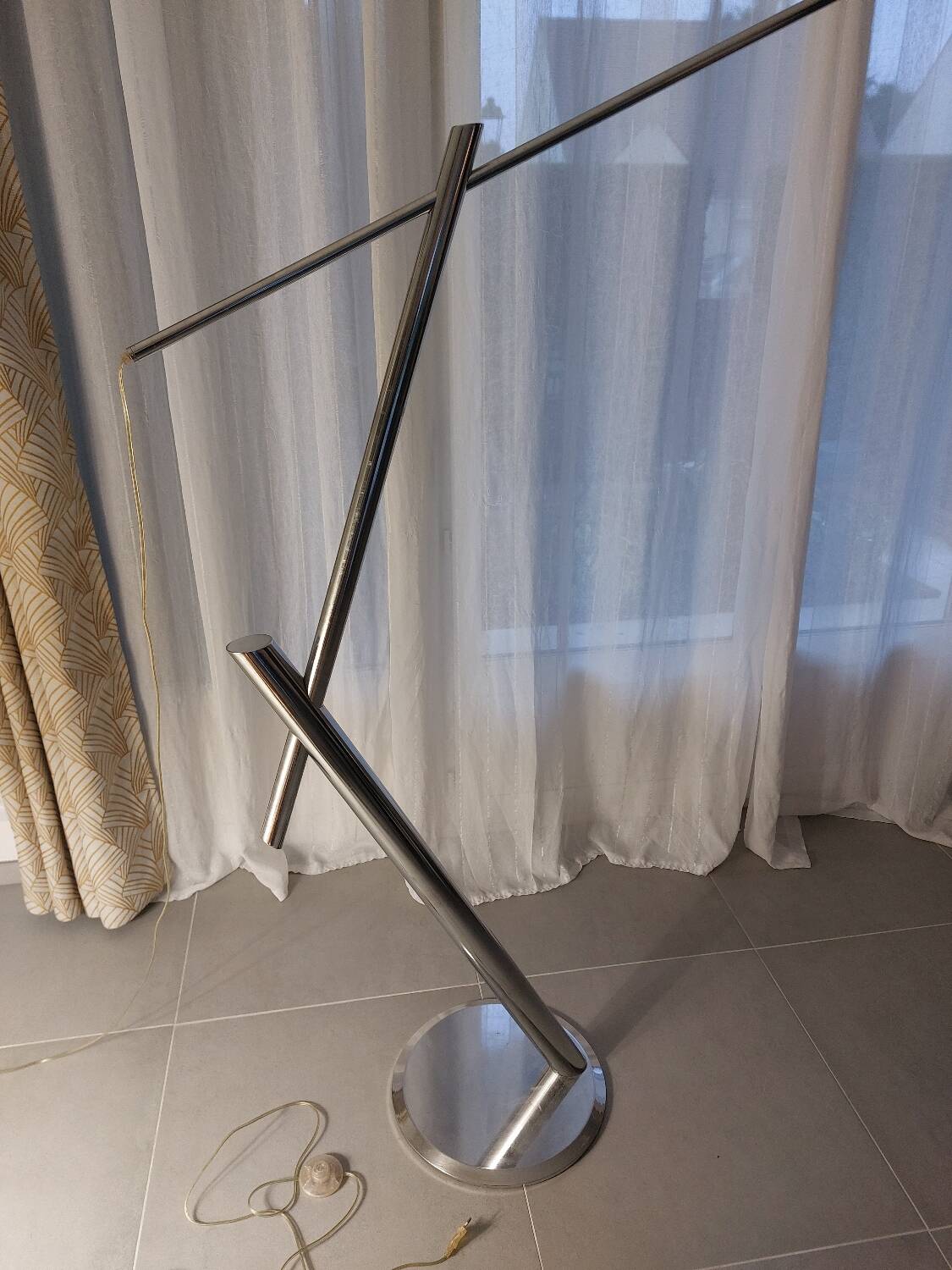 Floor lamp