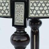 Pedestal table
