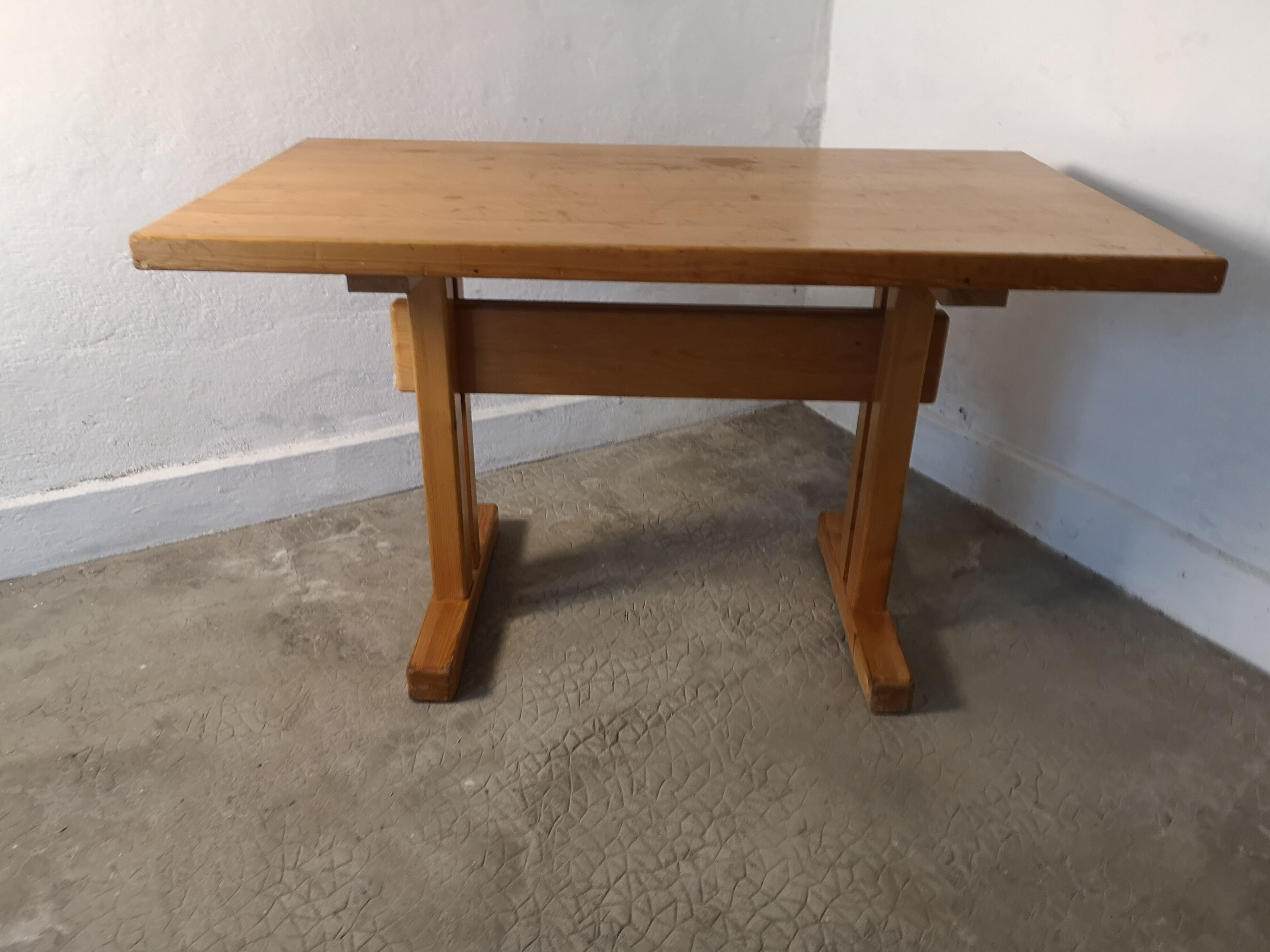 Table Charlotte Perriand les Arcs