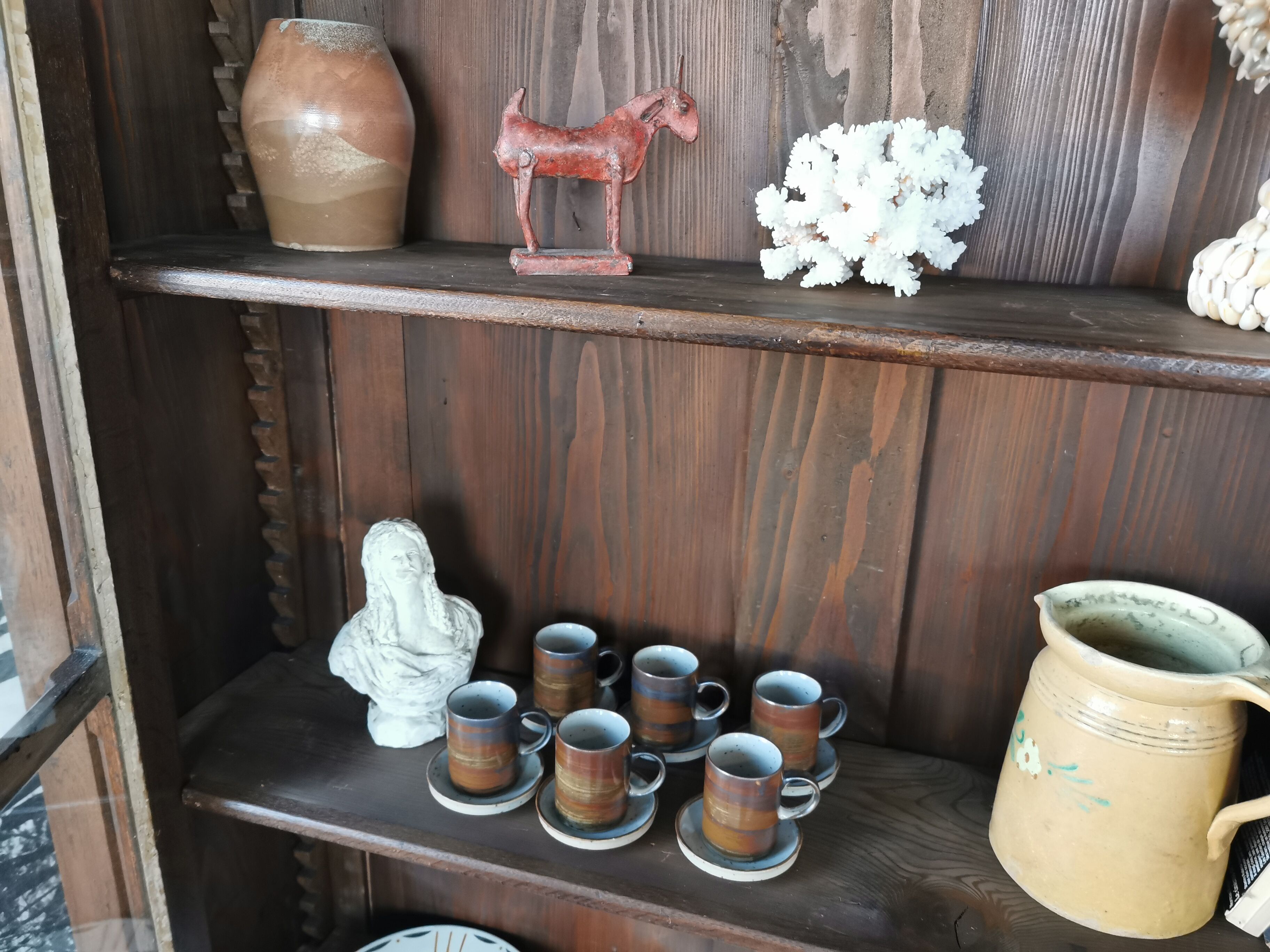 Library, wooden showcase