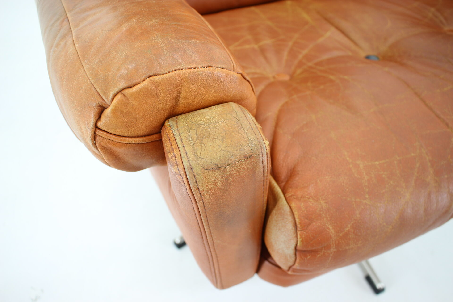 1970s leather swivel armchair by Nili Stoppmobler, Denmark