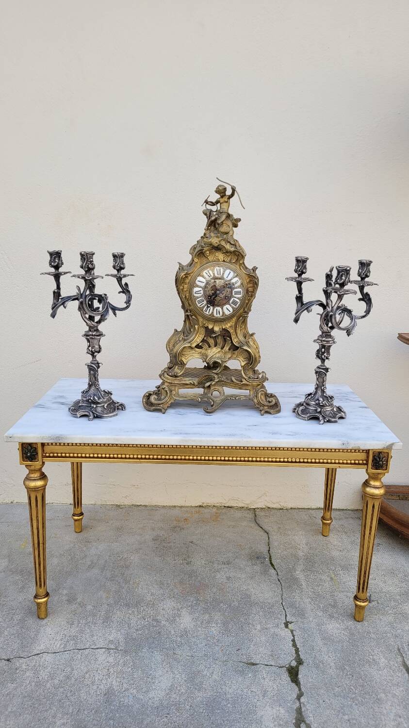 Table basse style Louis XVI en marbre et bois doré
