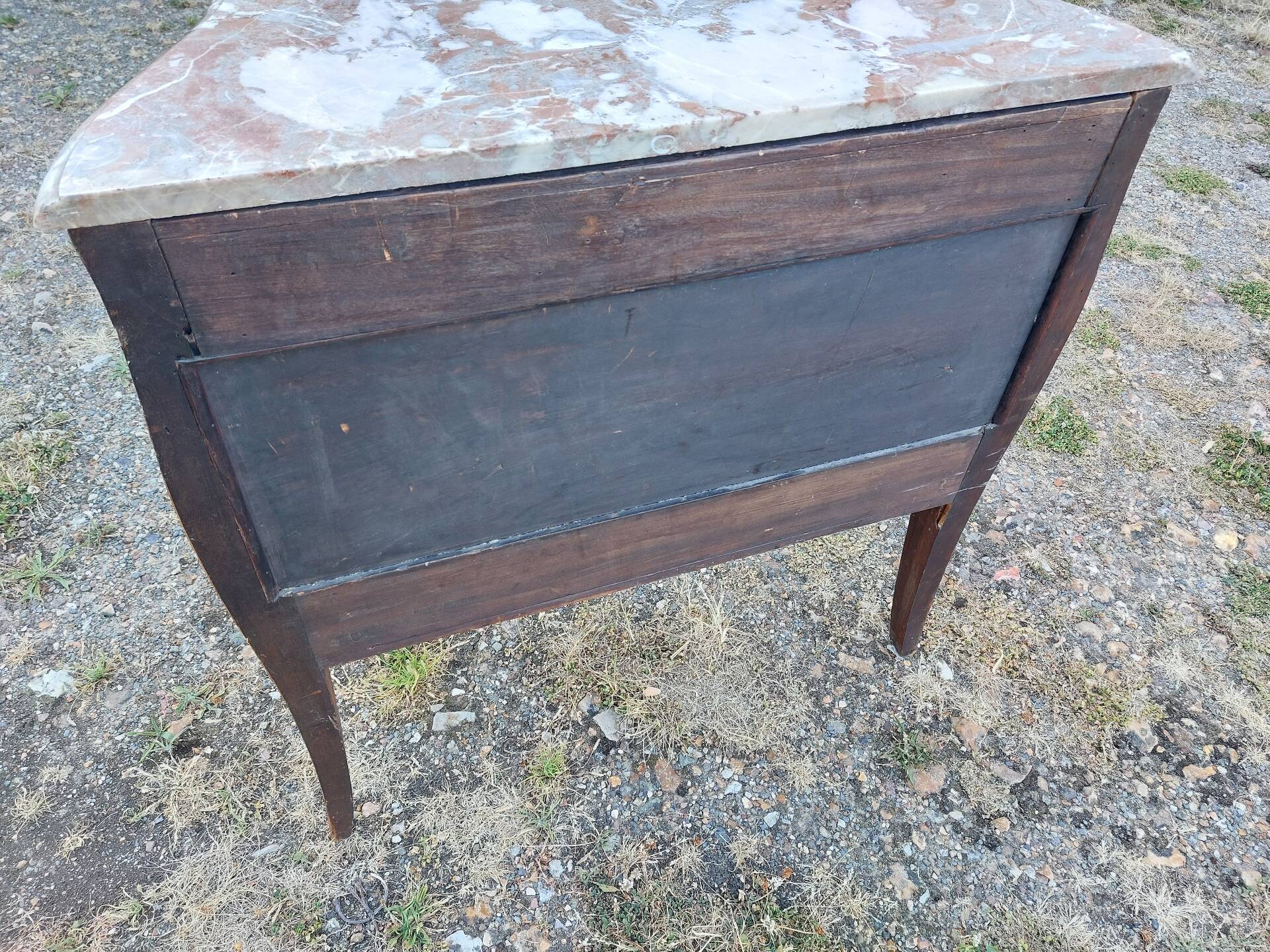 Curved commode in rosewood, Louis XV style.