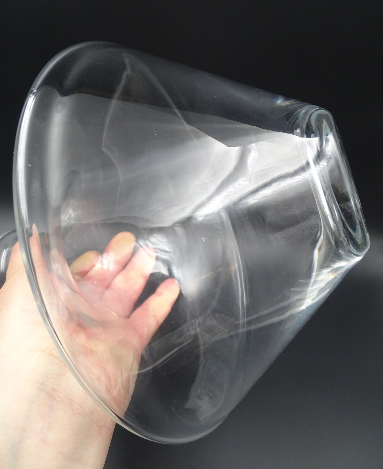 Top-shaped glass carafe - Complete with its cap - Beautiful elegant shape