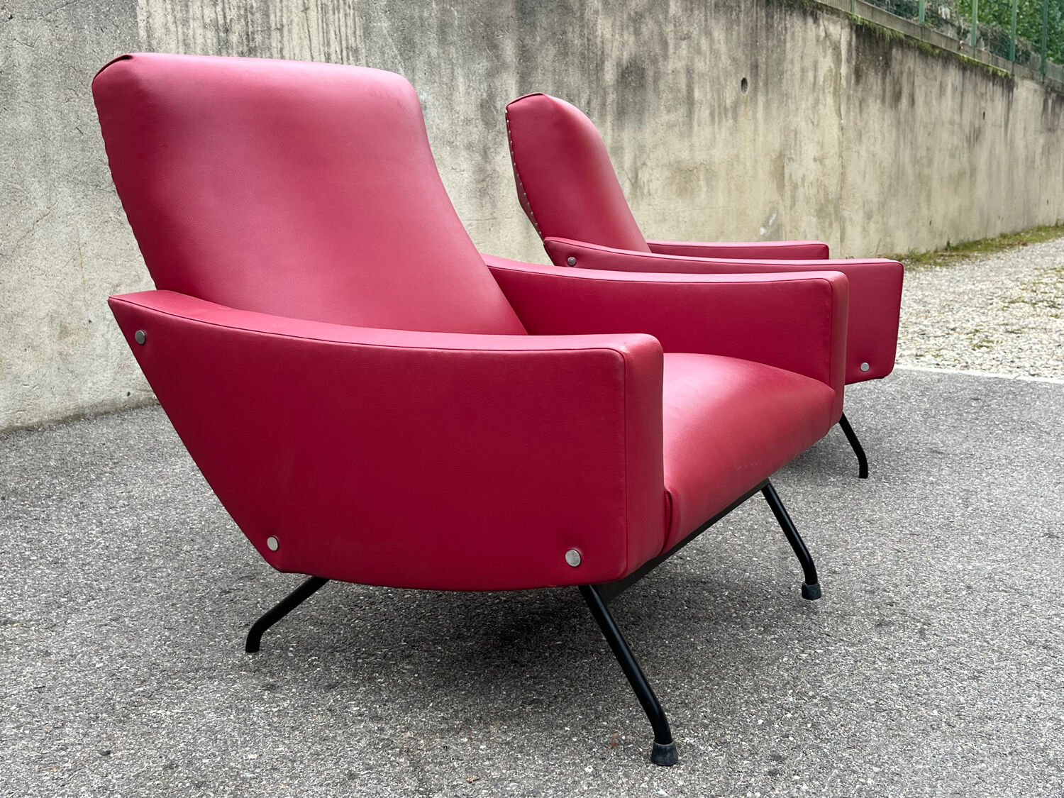 Pair of Gilbert Steiner design armchairs, Galion model, published by Steiner