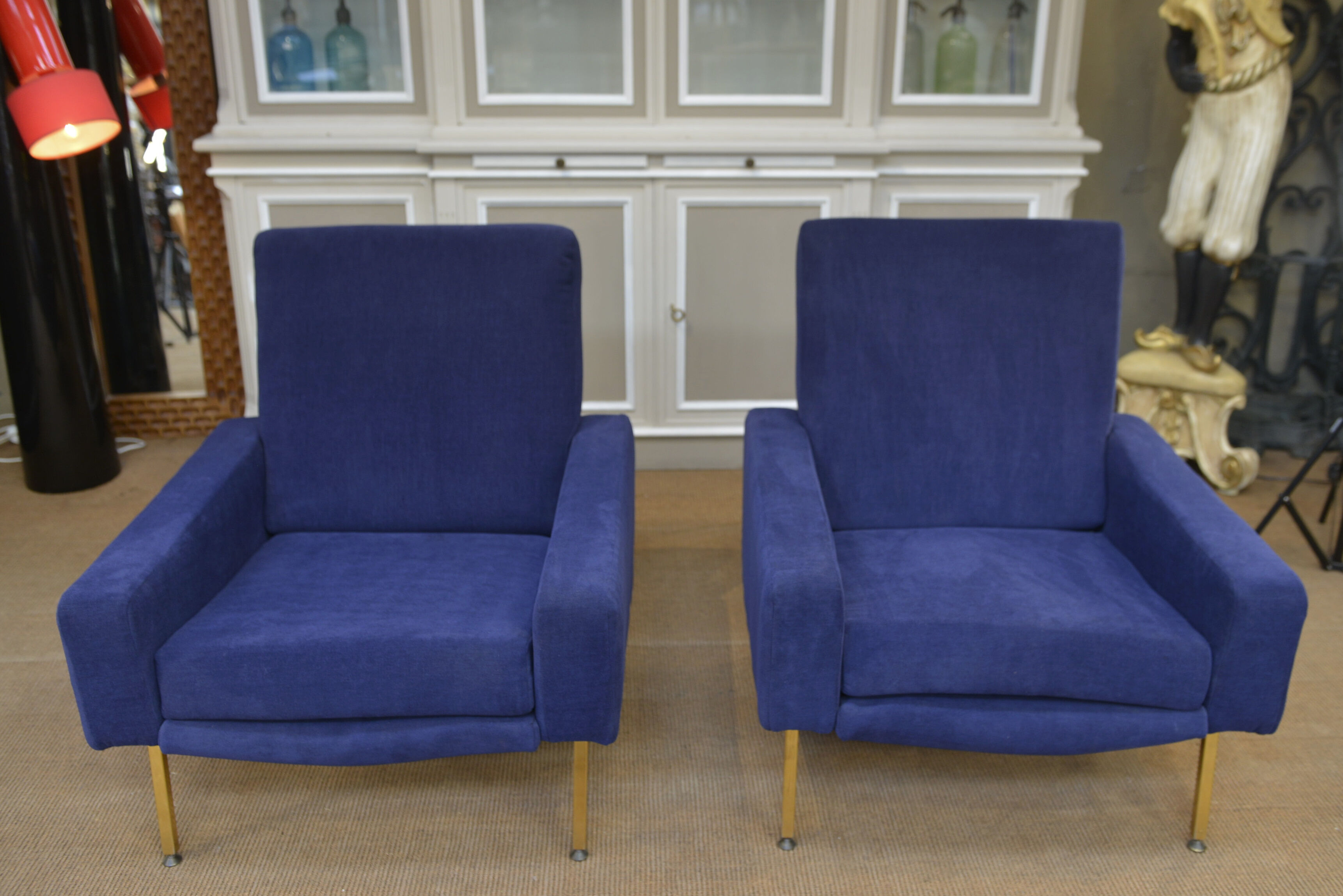 Pair of armchairs and ottoman vintage 1950 in blue velour and brass