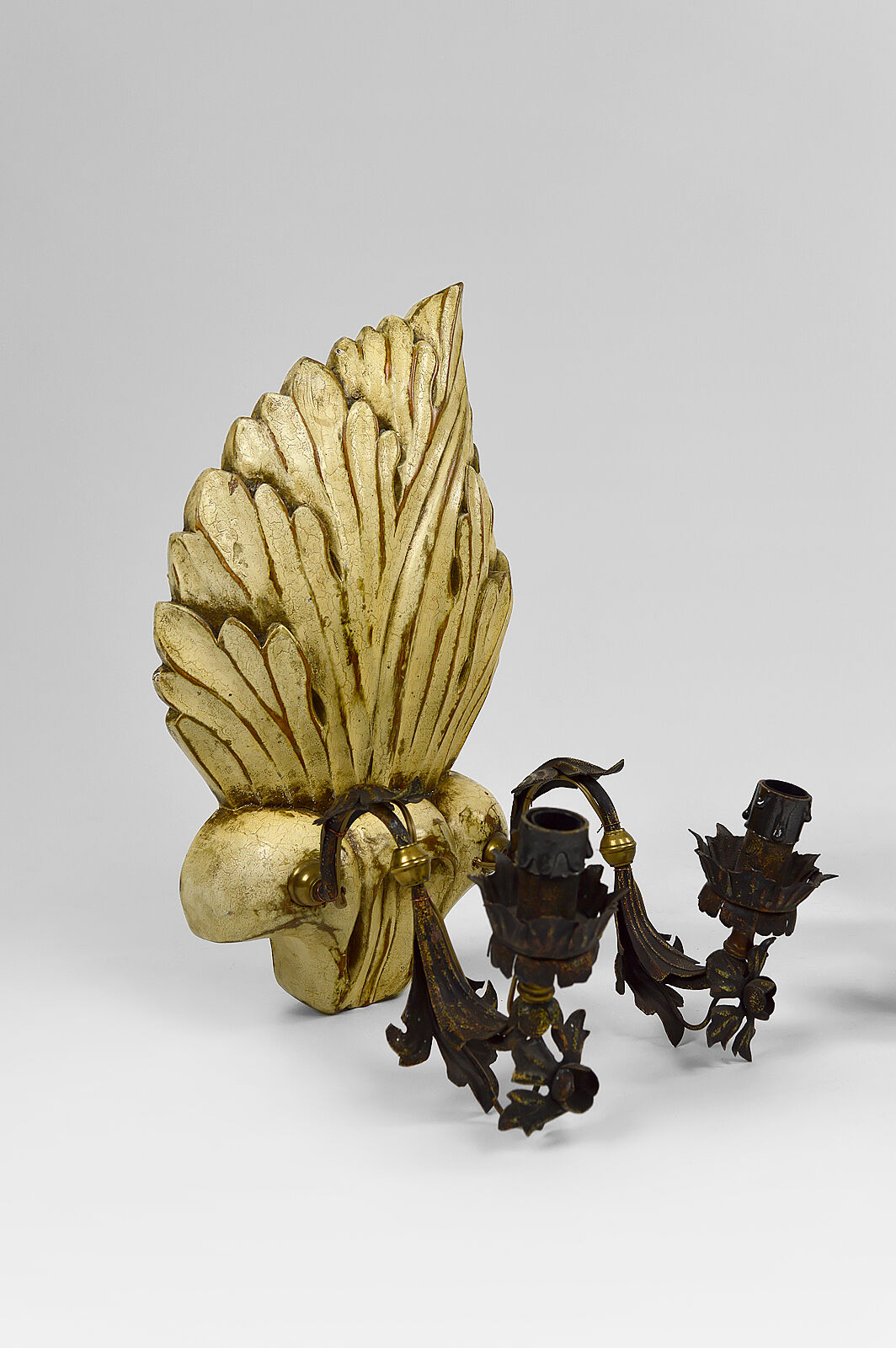 Pair of Hollywood Regency sconces in carved, painted and patinated wood, 1950s