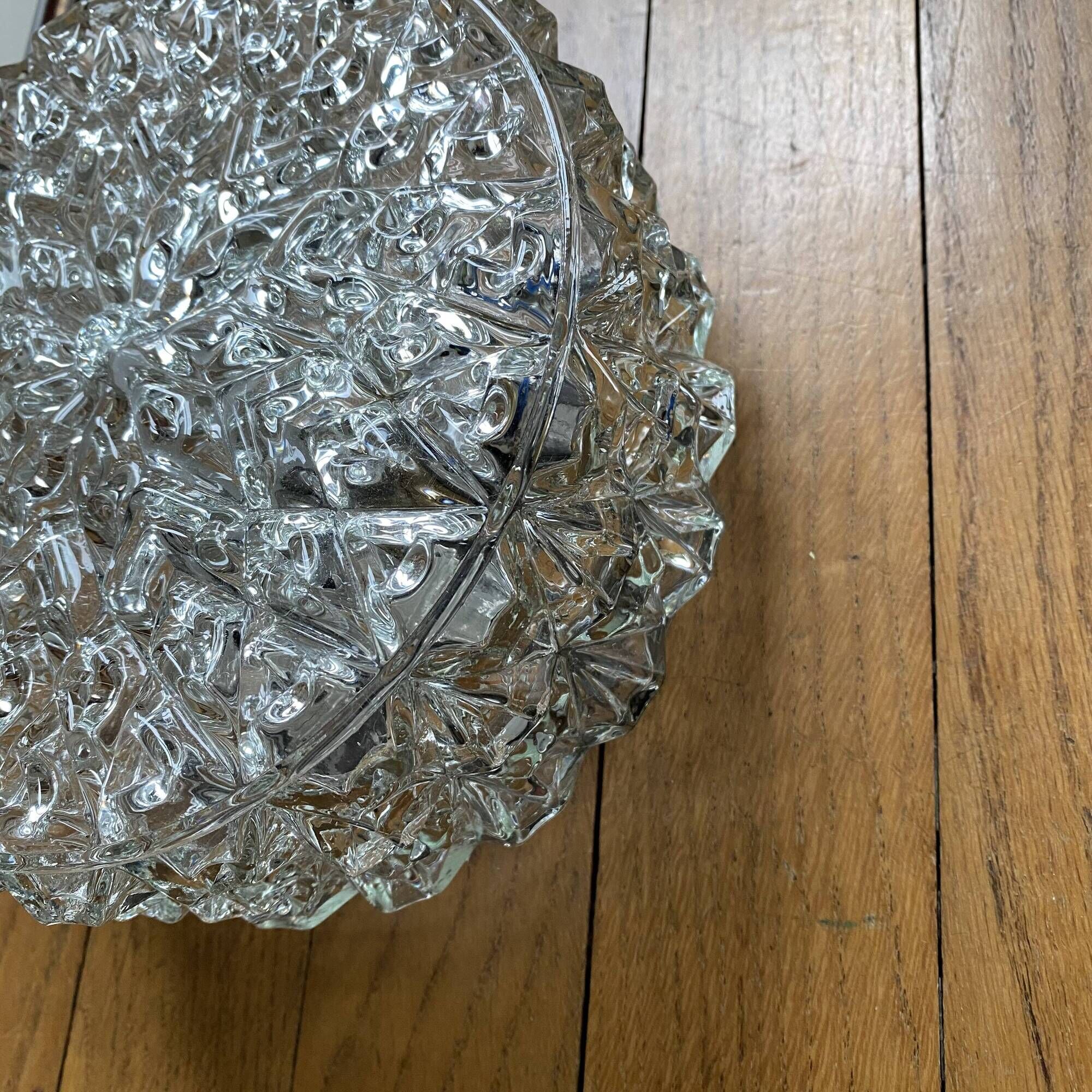 Vintage round wall light fixture in glass, 19 cm.