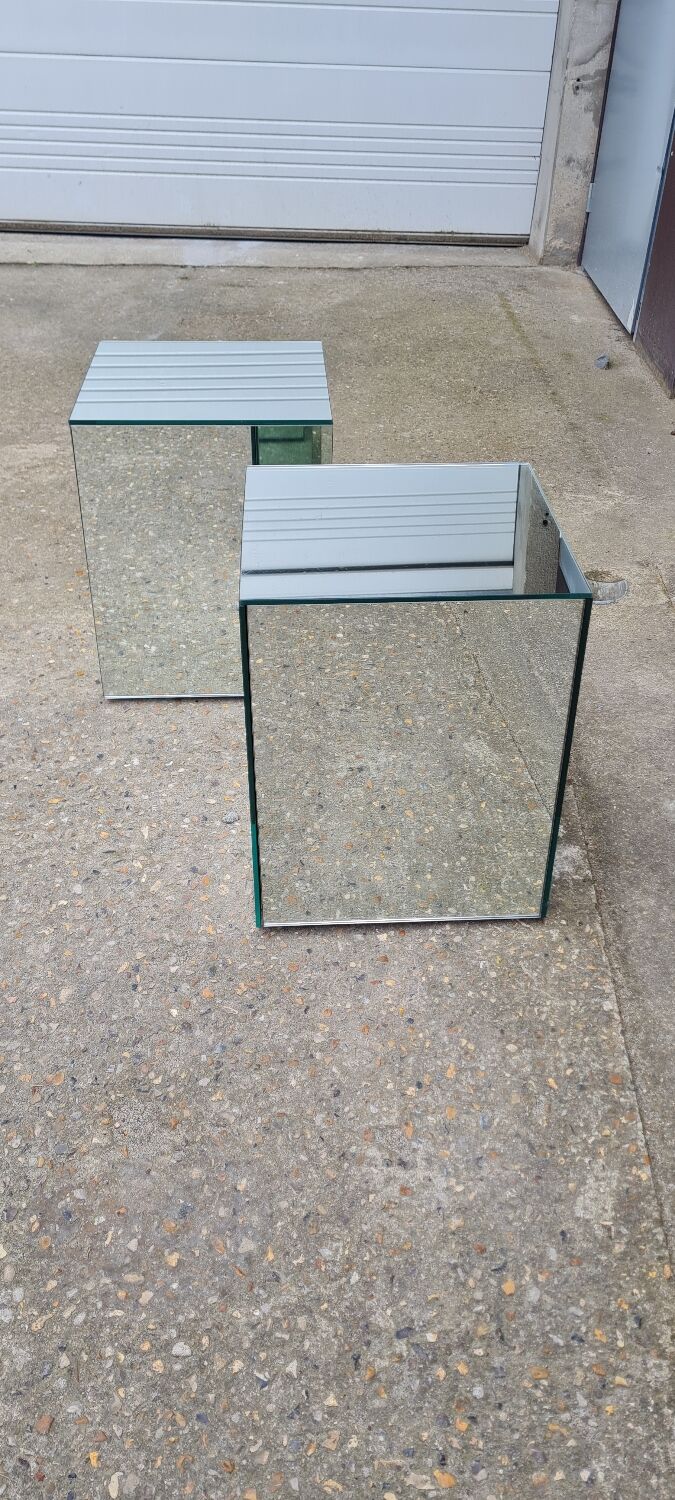 Sofa end cube mirror