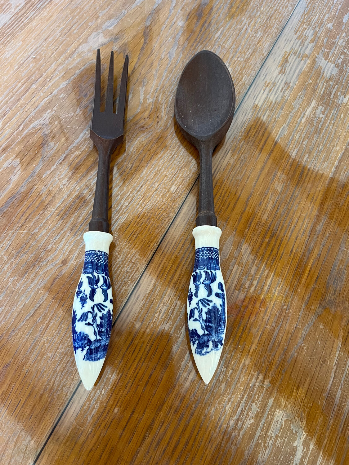 Couvert à salade en bois et porcelaine
