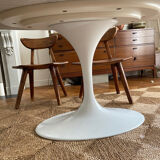 Tulip dining table