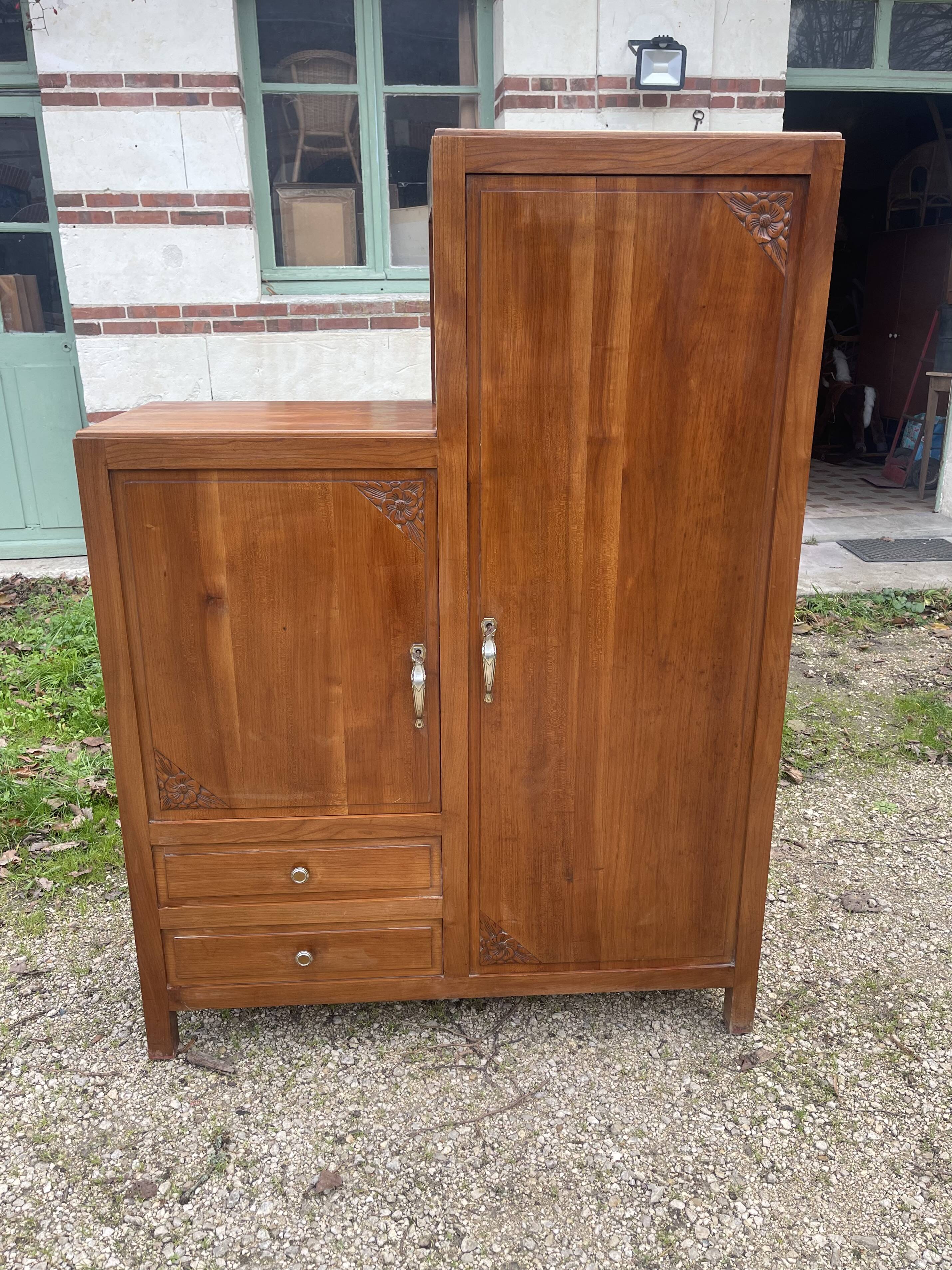 Asymmetrical cabinet