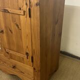Commode en pin massif vintage