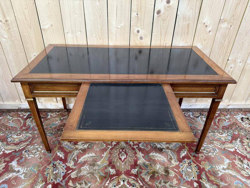 Bureau plat de style Louis XVI en merisier et cuir noir