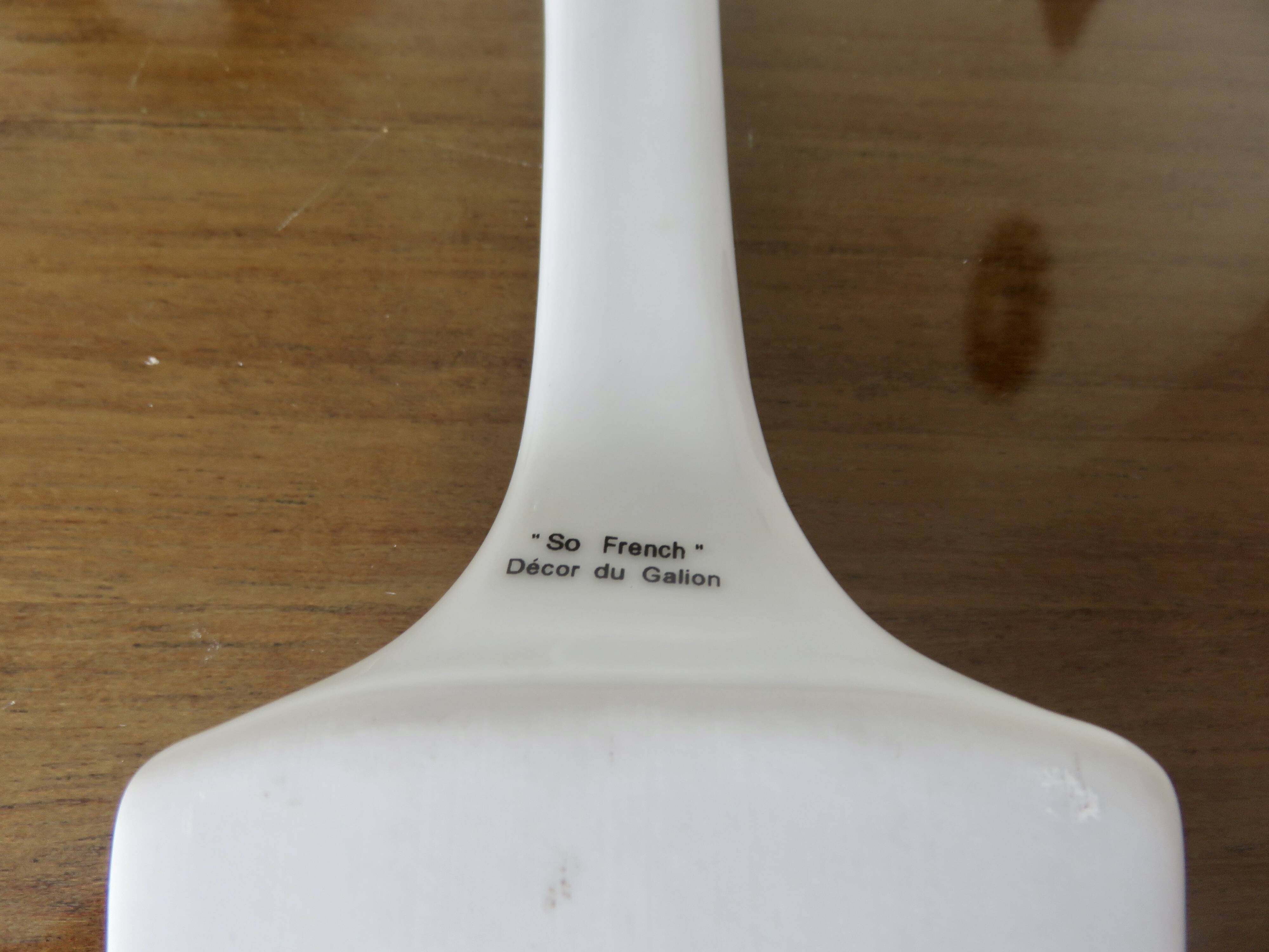 So French "Galion" pie dish with shovel, new in its original box