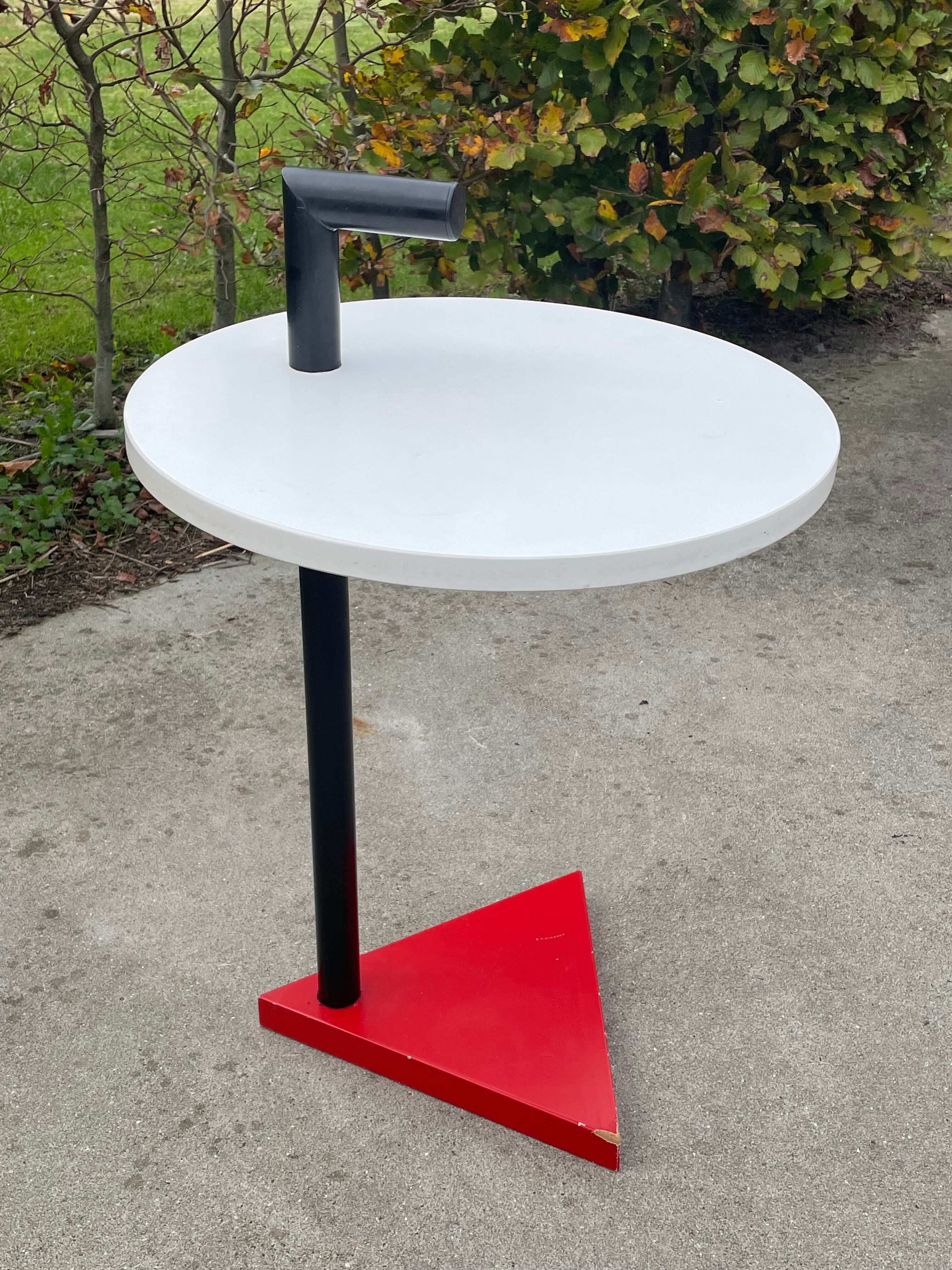 Vintage Memphis design side table table 80s design