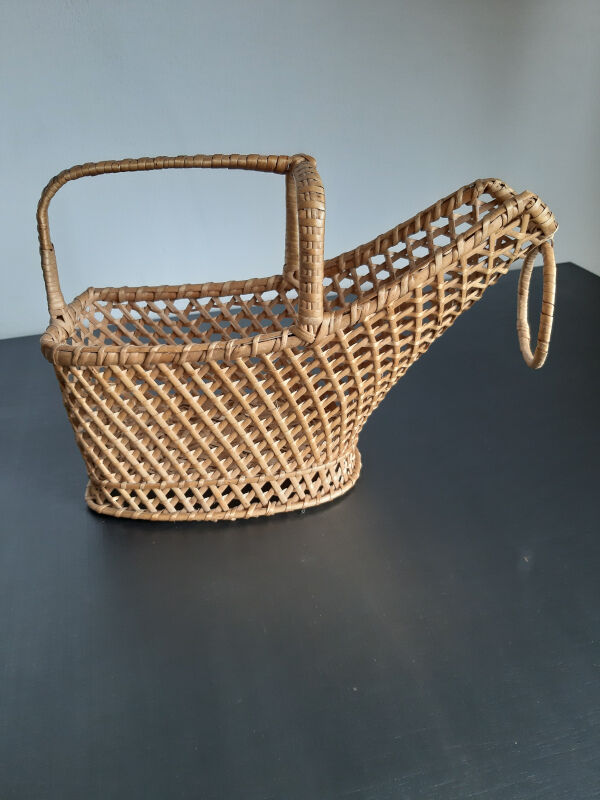 Door wicker bottles