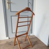 Folding valet