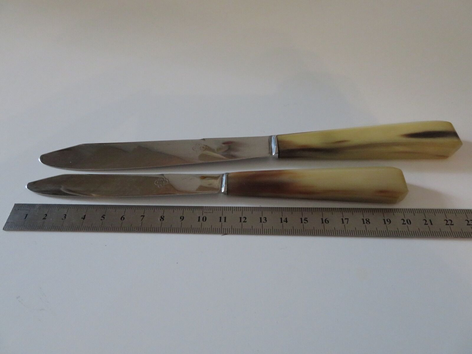 Complete 2-tiered housewife 12 table knives and 12 cheese table knives horn handle