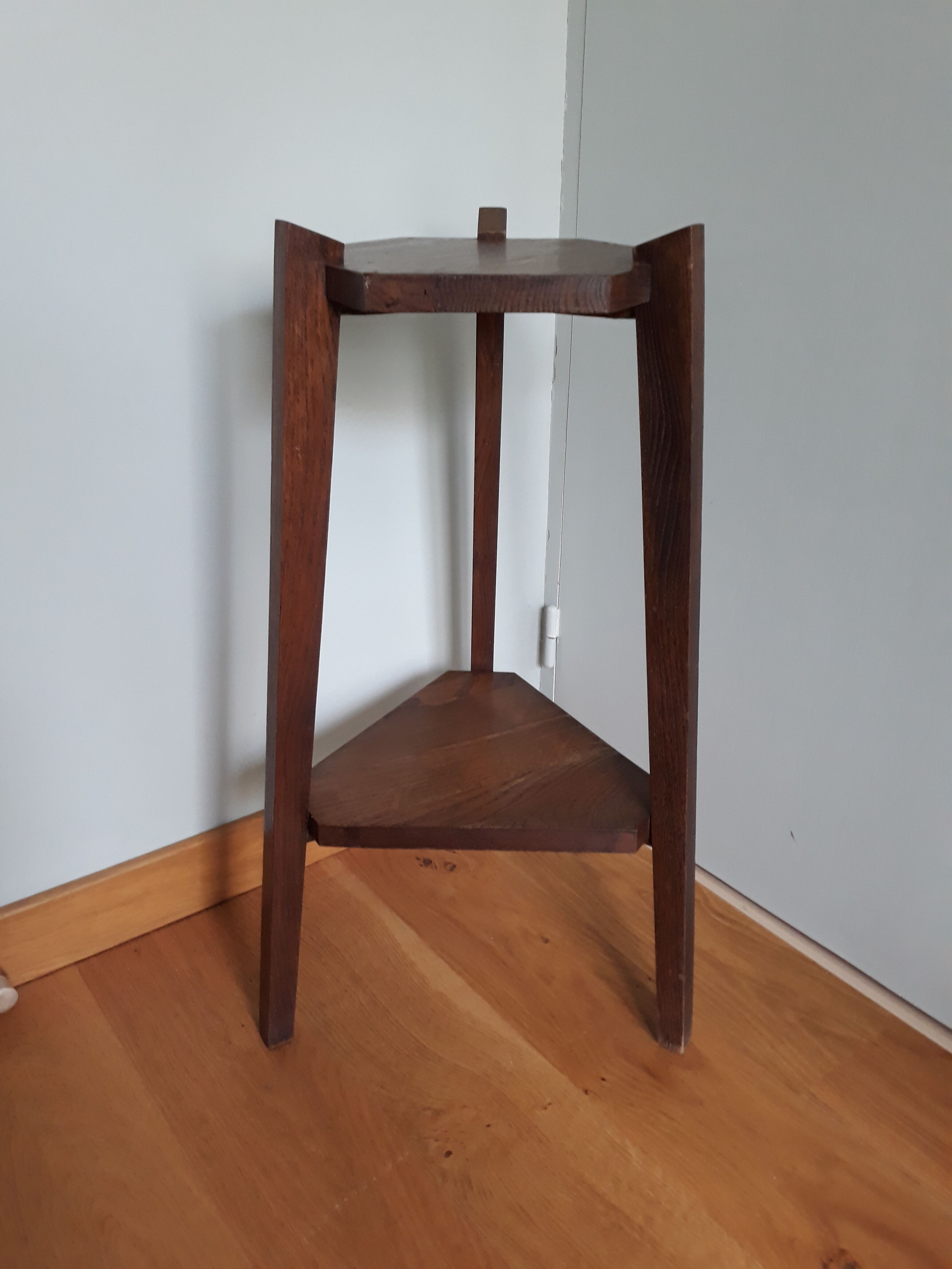 Tripod harness plant holder