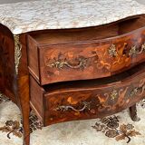 Commode galbée en marqueterie